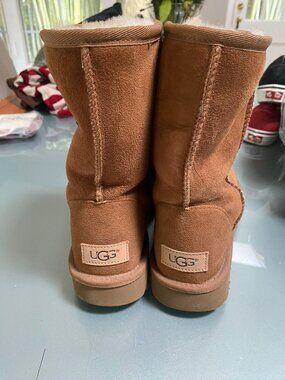 UGG Women's Classic Short II Boot Size 8